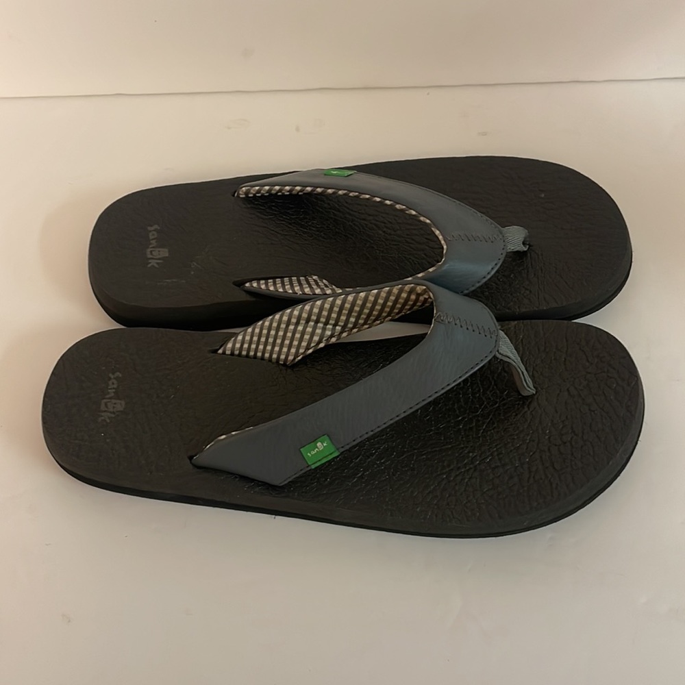 Women’s Gray Sanuk Sandals Size 8